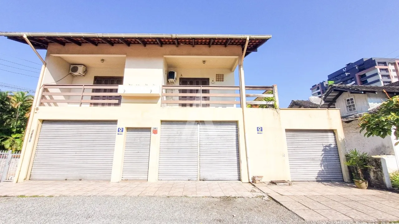 Casa comercial à venda no bairro Anita Garibaldi em Joinville-SC por R$1.300.000,00. - foto 1