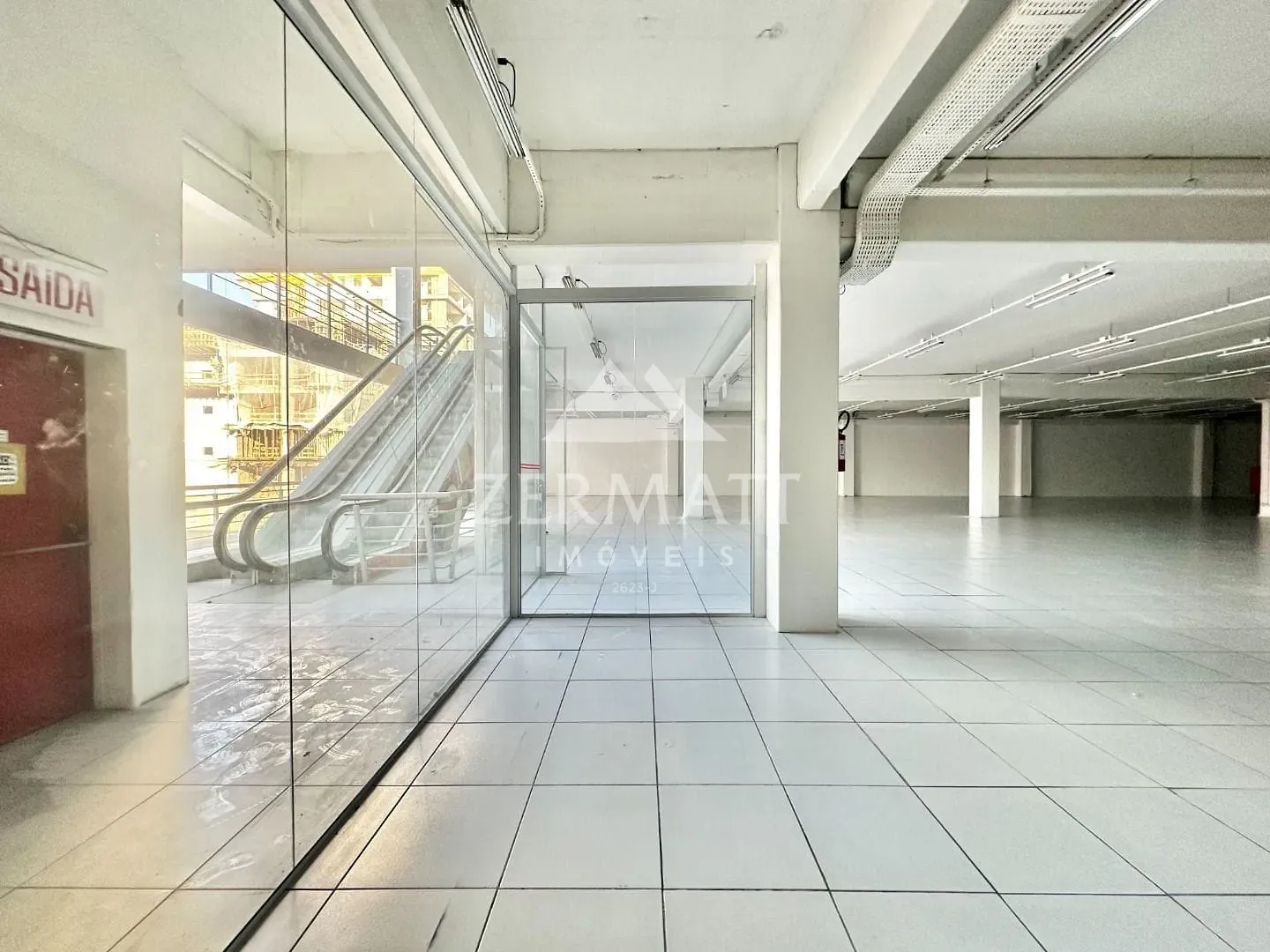 Loja à venda, 130 vagas, 2100m² no Centro, Blumenau - foto 1