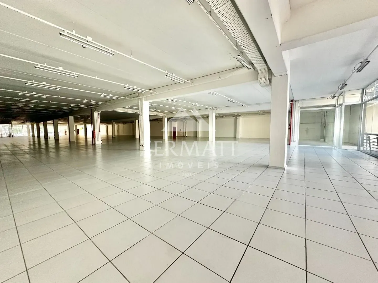 Loja à venda, 130 vagas, 2100m² na região do bairro Centro, próximo à Rua 7 de Setembro, Blumenau — foto 7