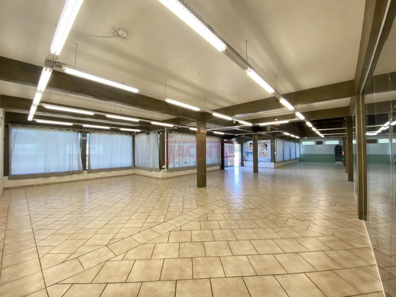 Sala comercial com aproximadamente 650 m em Gaspar, Bairro Poço Grande. — foto 5