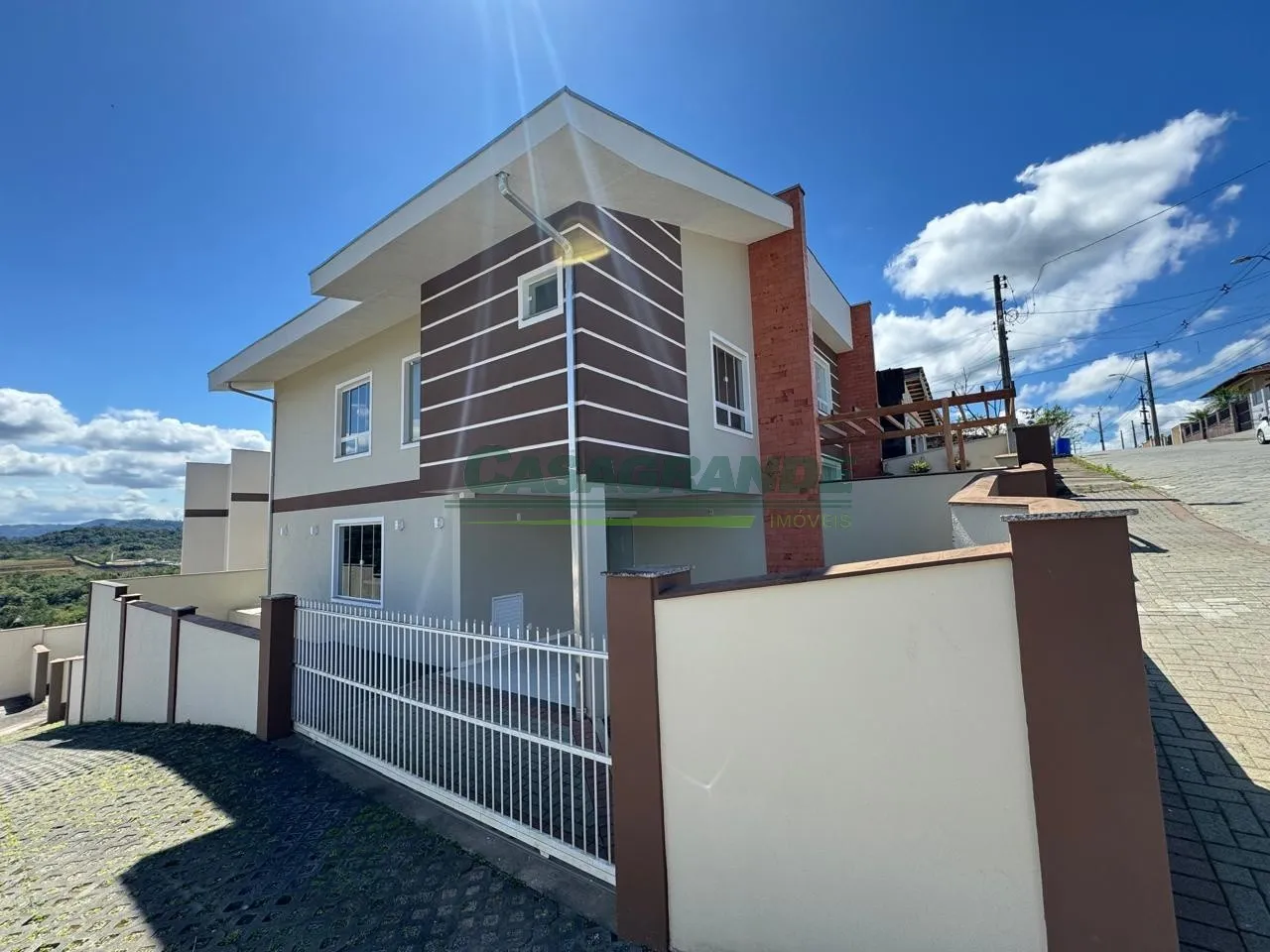 Casa semi-mobiliada, com móveis de excelente qualidade próximo a padaria Bublitz! — foto 2