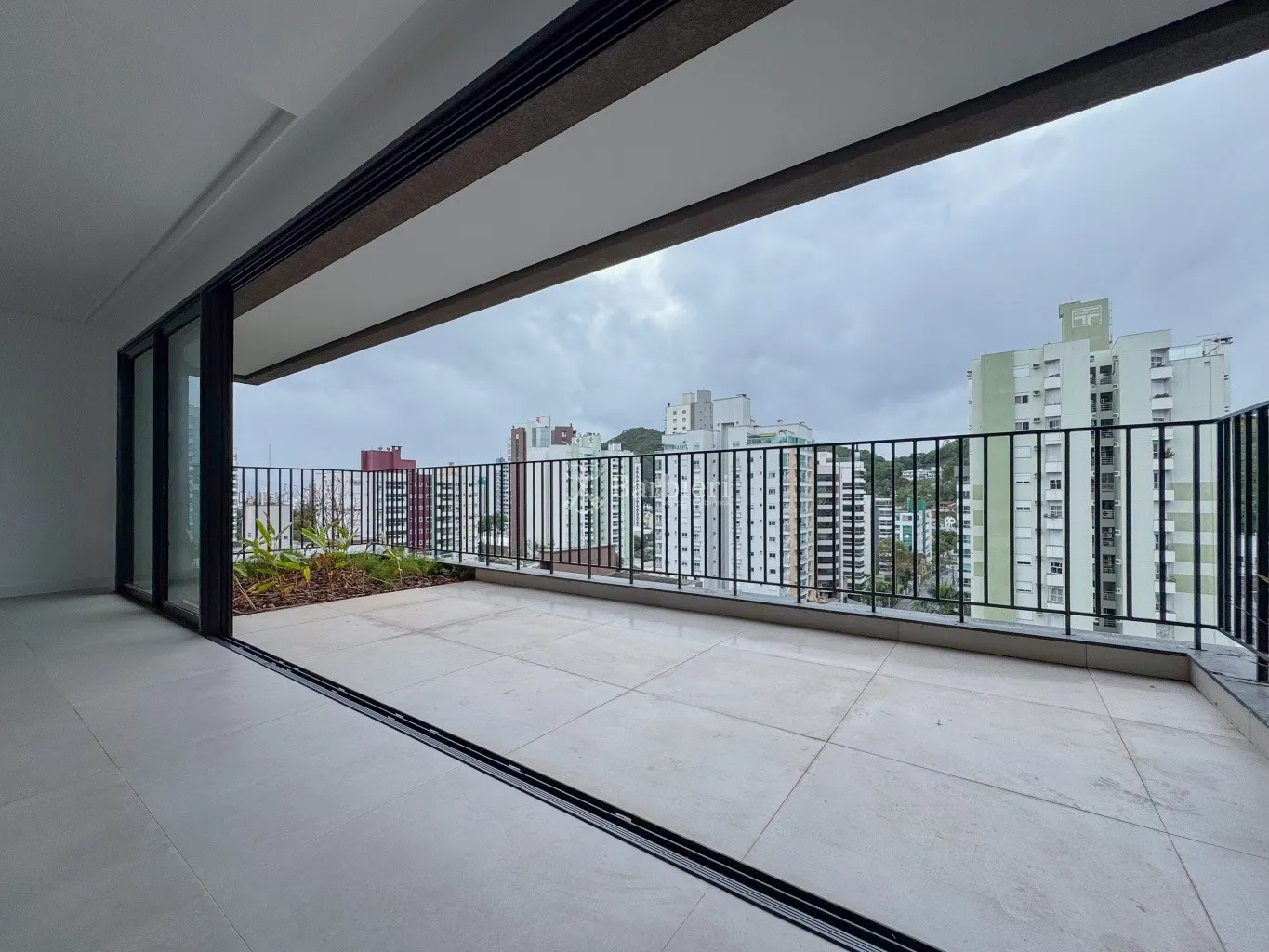 Apartamentos com 146,00m de área privativa 3 suítes e 2 vagas de garagem no bairro Victor Konder em Blumenau/SC — foto 2