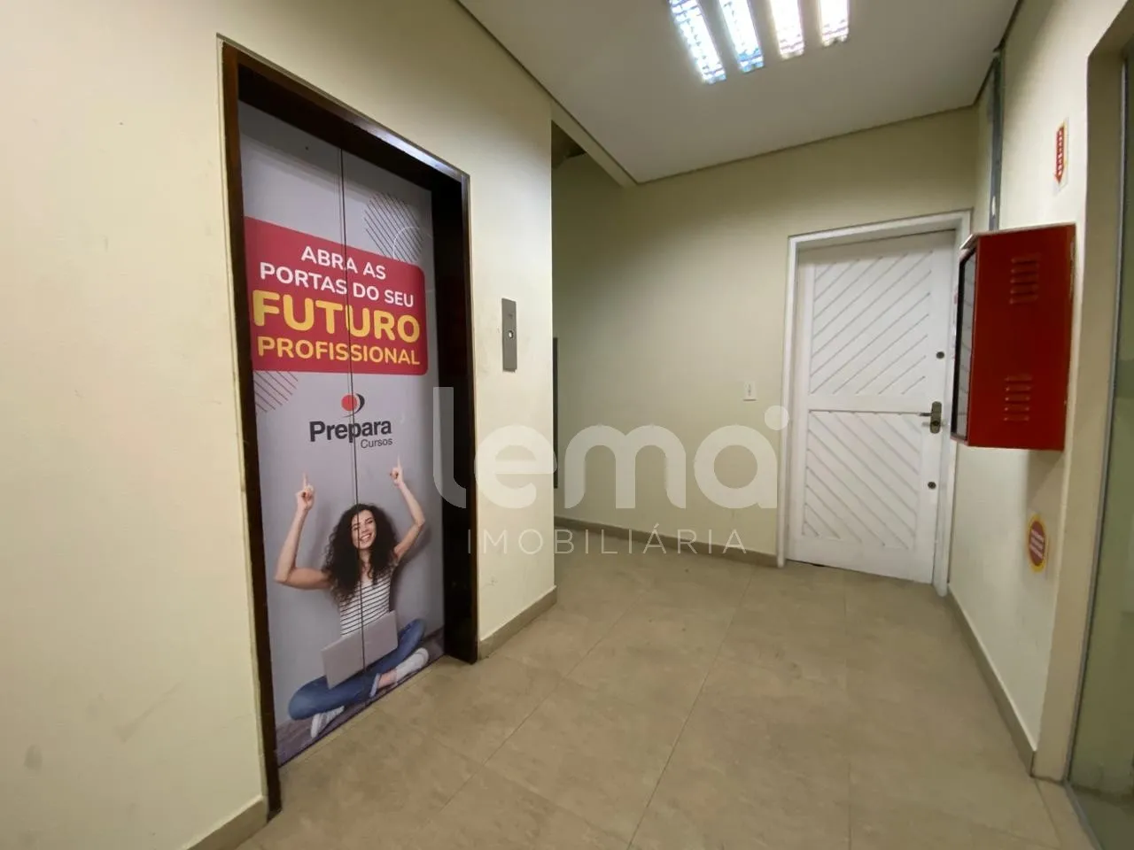 Prédio comercial com localização privilegiada na rua XV de Novembro no centro de Blumenau. — foto 2