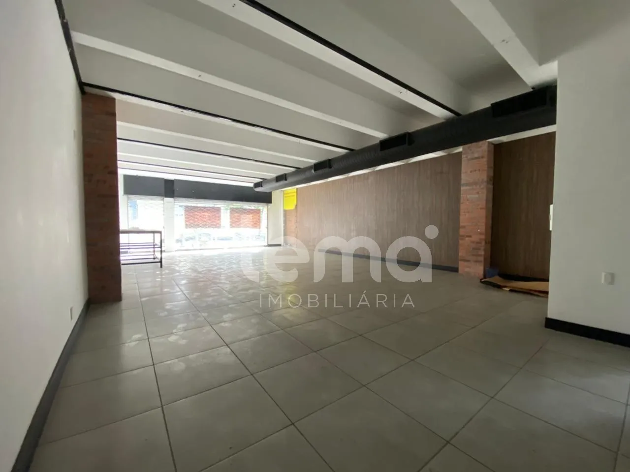 Prédio comercial com localização privilegiada na rua XV de Novembro no centro de Blumenau. — foto 5