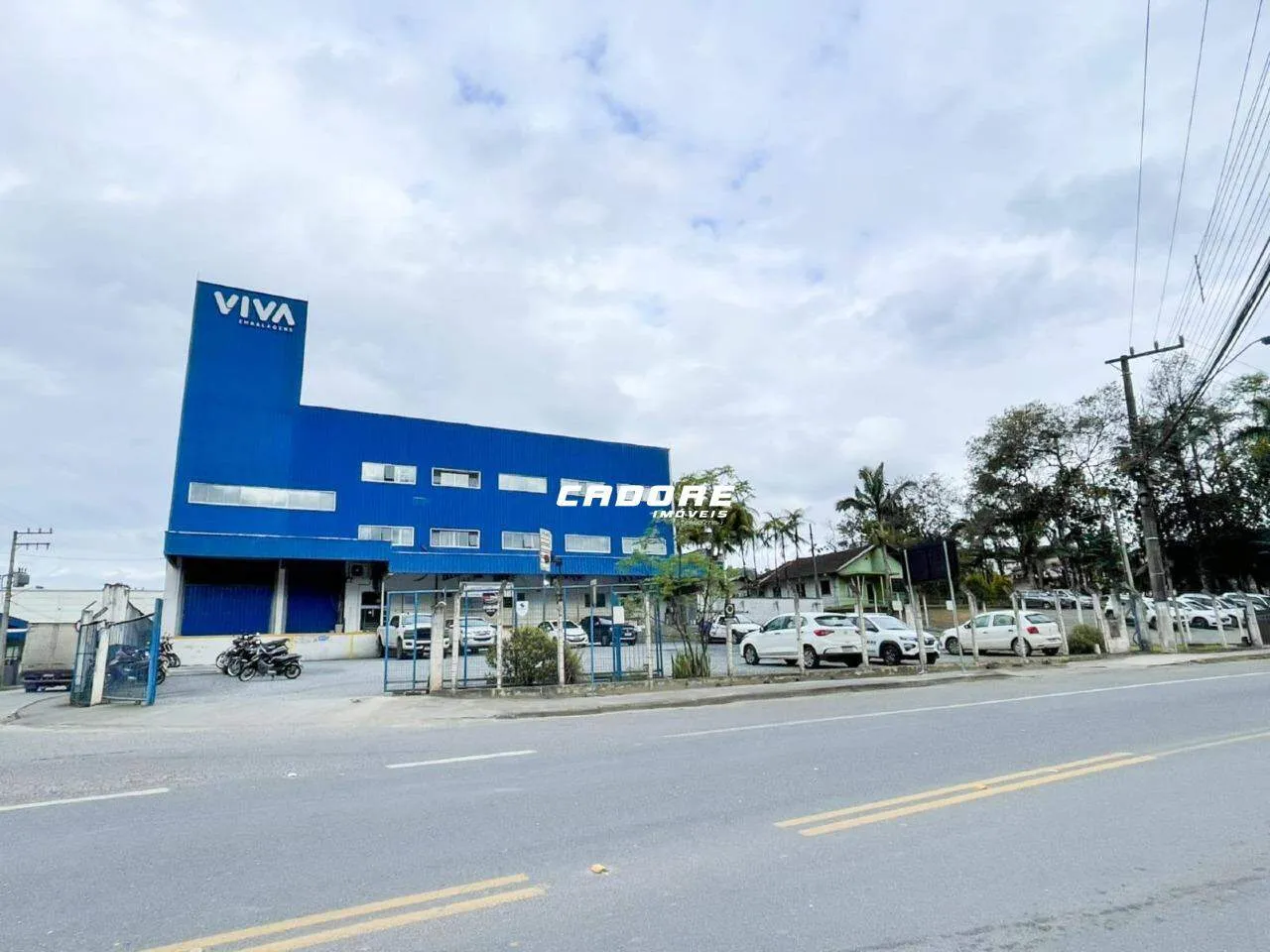 Excelente Galpão com aproximadamente 3.000m para locação no bairro Badenfurt I Cadore Imóveis - foto 1