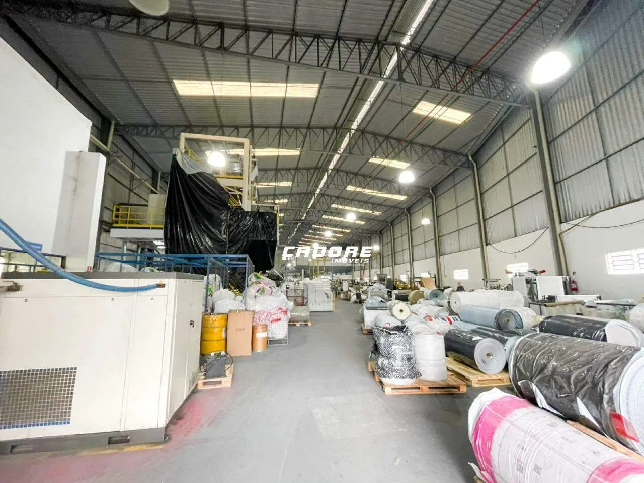 Excelente Galpão com aproximadamente 3.000m para locação no bairro Badenfurt I Cadore Imóveis — foto 3