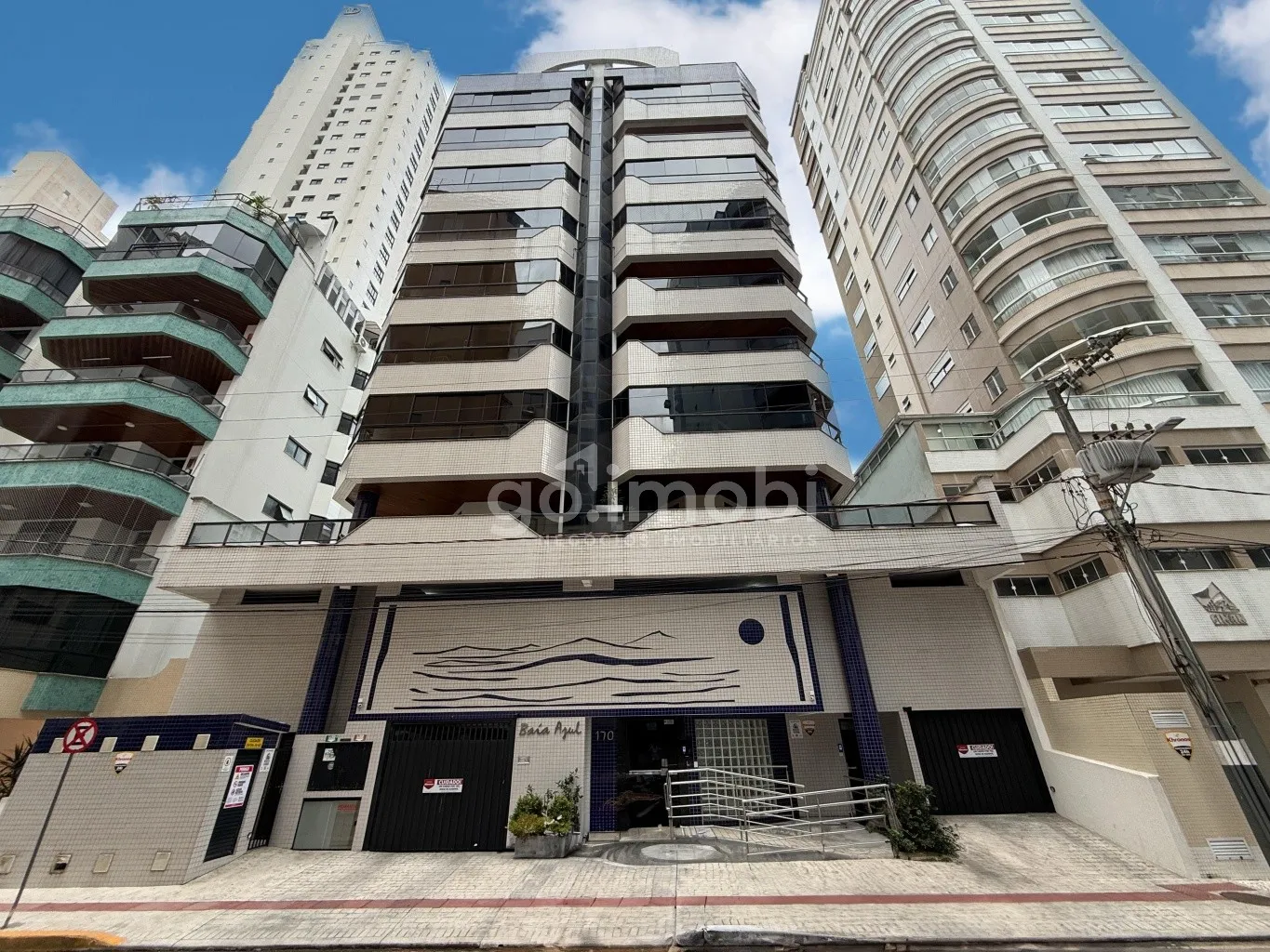 Apartamento Semi Mobiliado na Barra Sul em Balneário Camboriú - foto 1