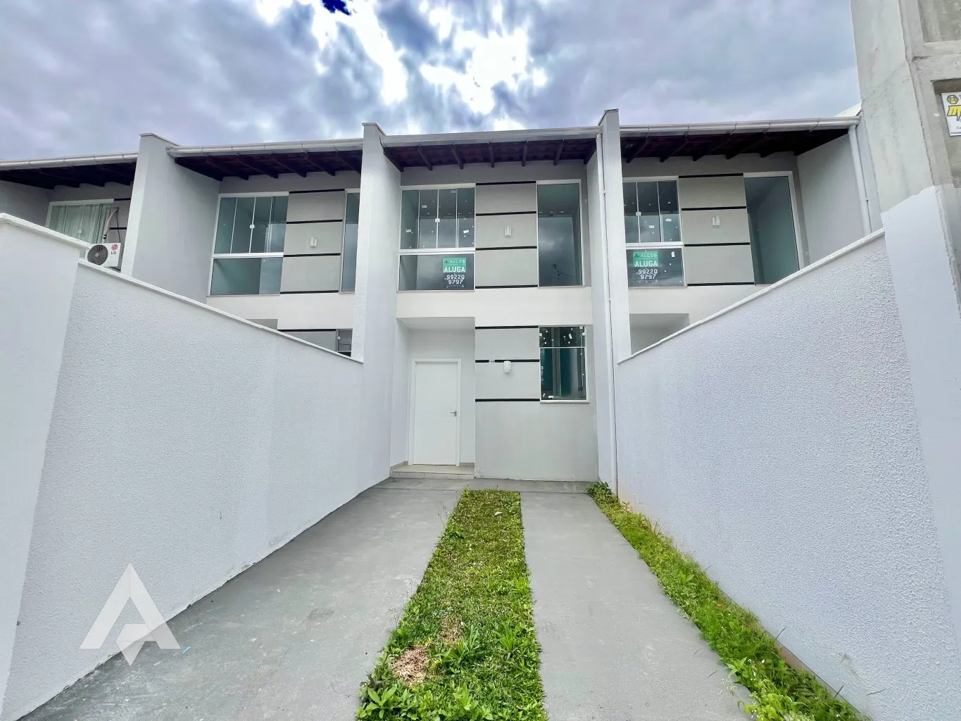 Sobrado com 2 suítes para locação por R$ 3.000,00 - Bairro Boa Vista - Blumenau/SC - foto 1
