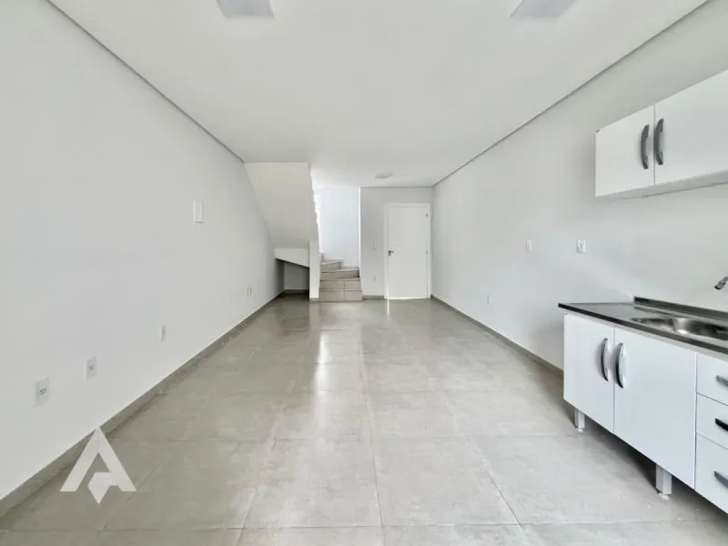 Sobrado com 2 suítes para locação por R$ 3.000,00 - Bairro Boa Vista - Blumenau/SC — foto 3