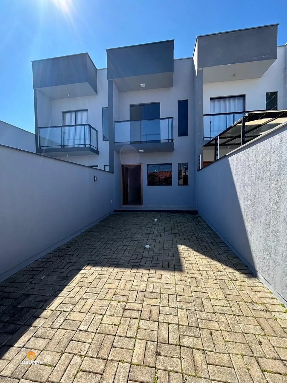 Sobrado semimobiliado com 2 suítes, a 750m do mar em Balneário Piçarras -SC - foto 1