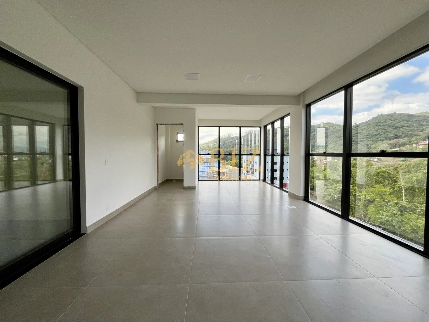 Belíssimo apartamento com 3 suítes, sendo 1 delas master com closet, área privativa de 158m com 2 vagas de garagem. - foto 1