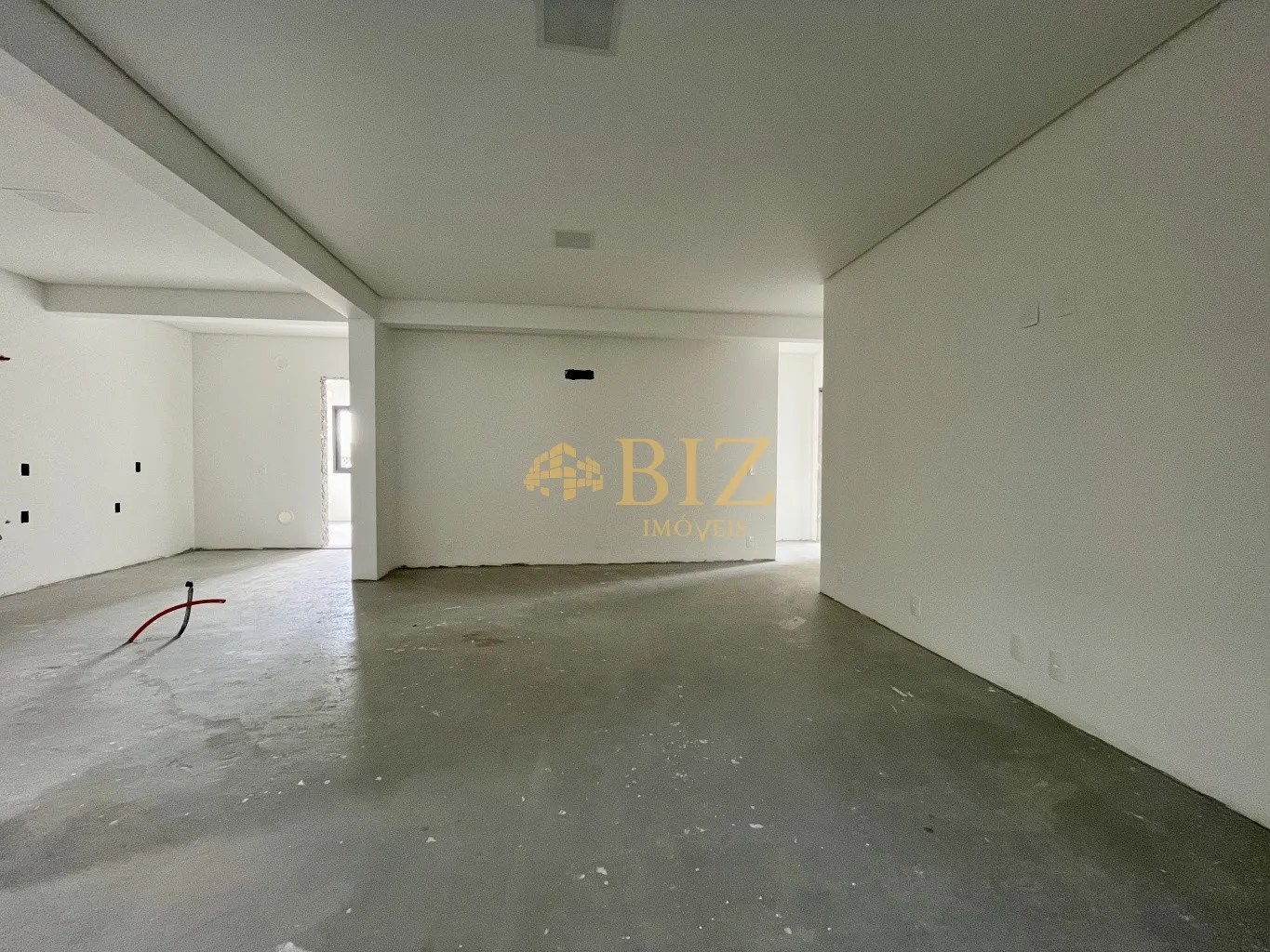 Belíssimo apartamento com 3 suítes, sendo 1 delas master com closet, área privativa de 158m com 2 vagas de garagem. — foto 2