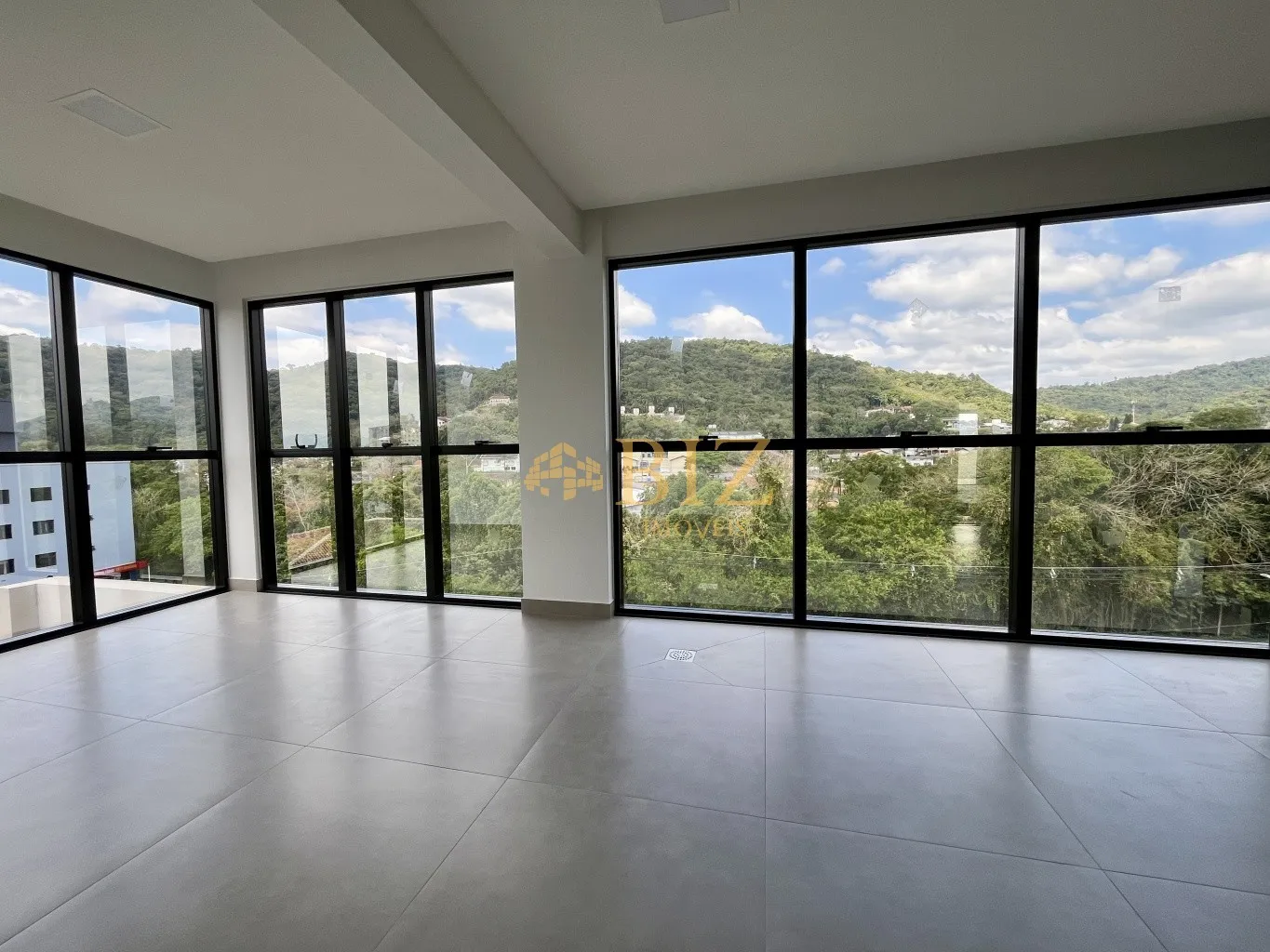 Belíssimo apartamento com 3 suítes, sendo 1 delas master com closet, área privativa de 158m com 2 vagas de garagem. — foto 4