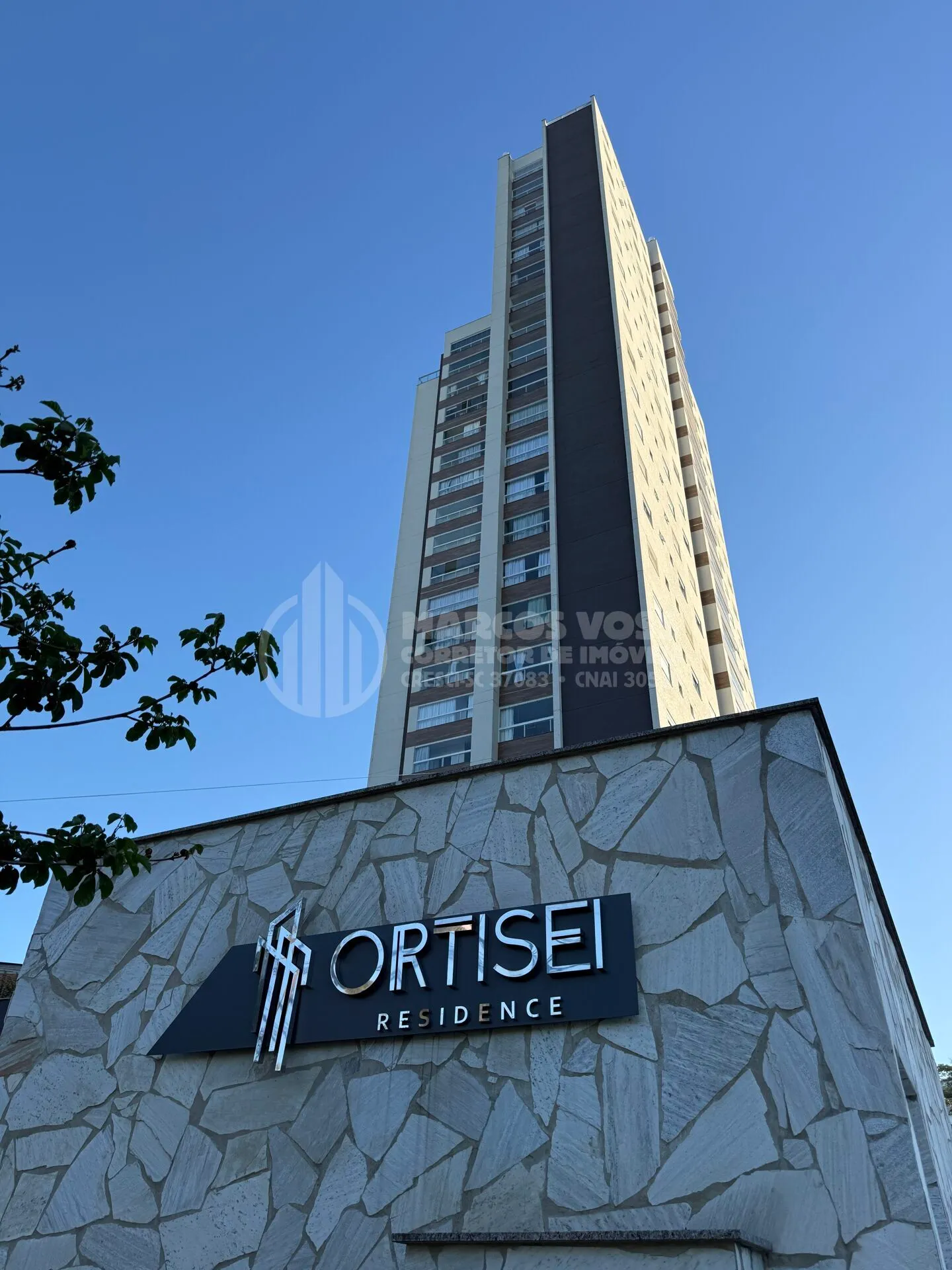 Apartamento Semimobiliado com Excelente Área Externa na Escola Agrícola - foto 1