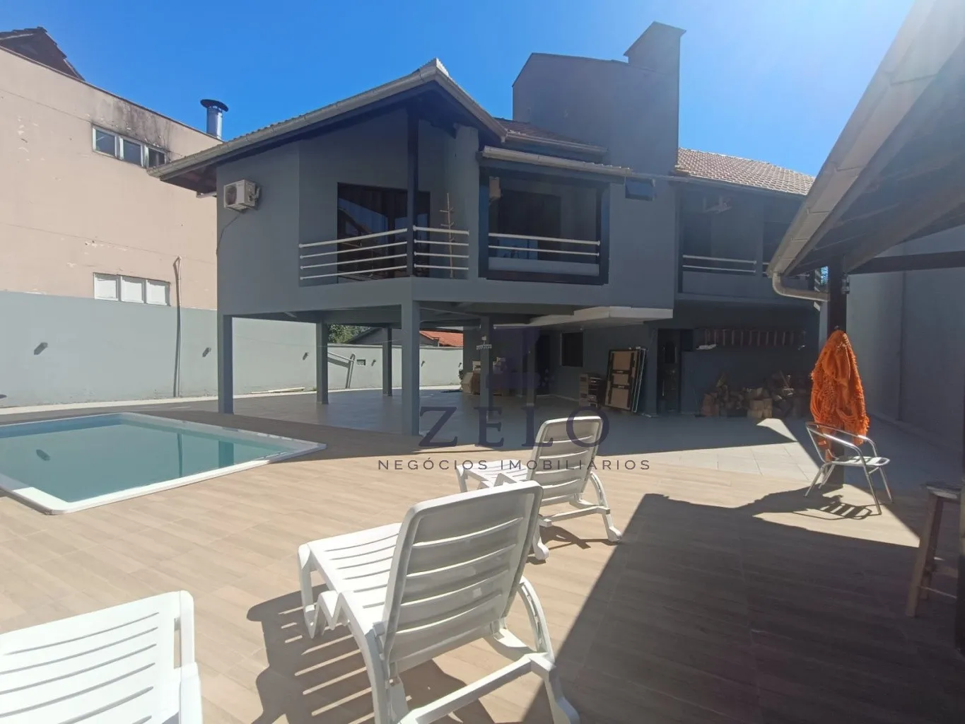 Excelente Casa de Alto Padrão em Condomínio Fechado TOTALMENTE MOBILIADA - Bairro Vorstadt — foto 4