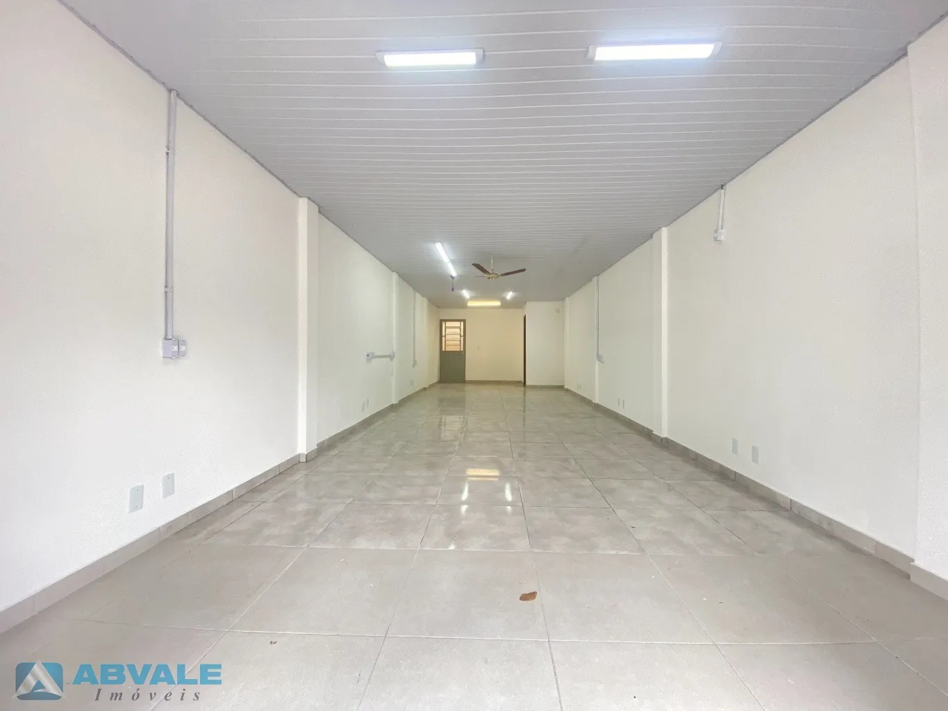 Loja térrea para locação na Almirante Barroso, com 40m, banheiro privativo, estacionamento rotativo e excelente localização comercial no coração do bairro. — foto 3