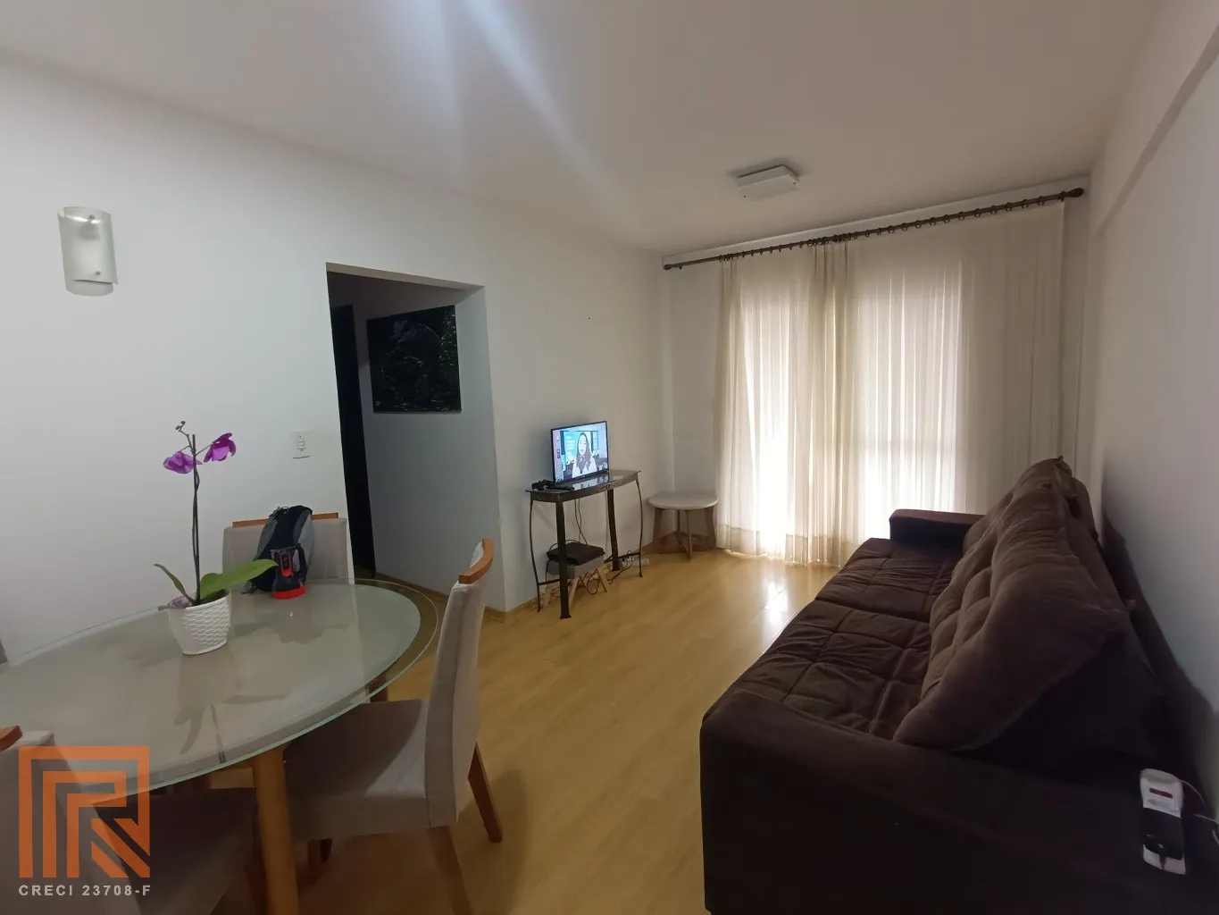 Apartamento com 03 dormitórios, sala com sacada , Próximo ao parque Ramiro. — foto 2