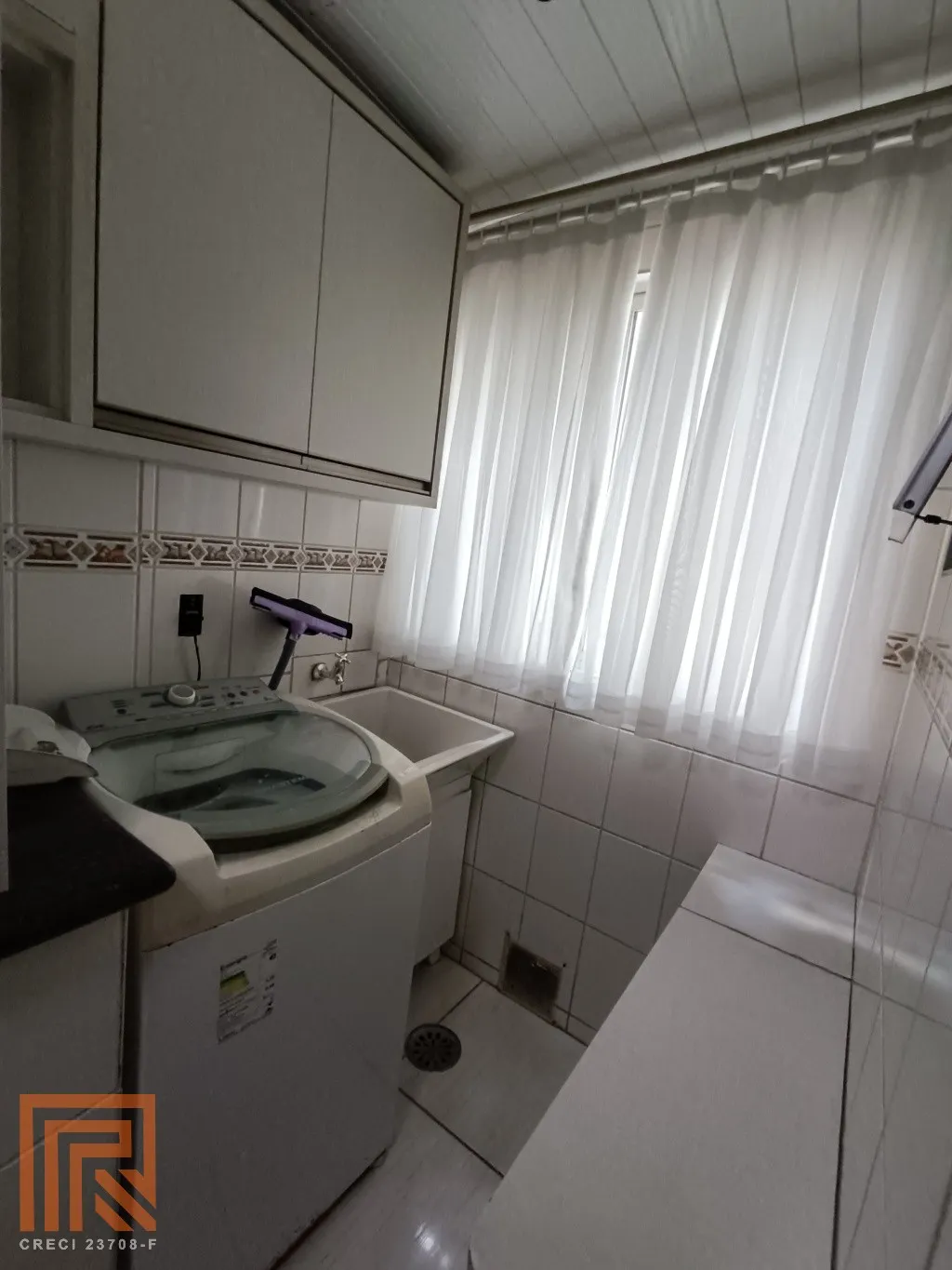 Apartamento com 03 dormitórios, sala com sacada , Próximo ao parque Ramiro. — foto 7