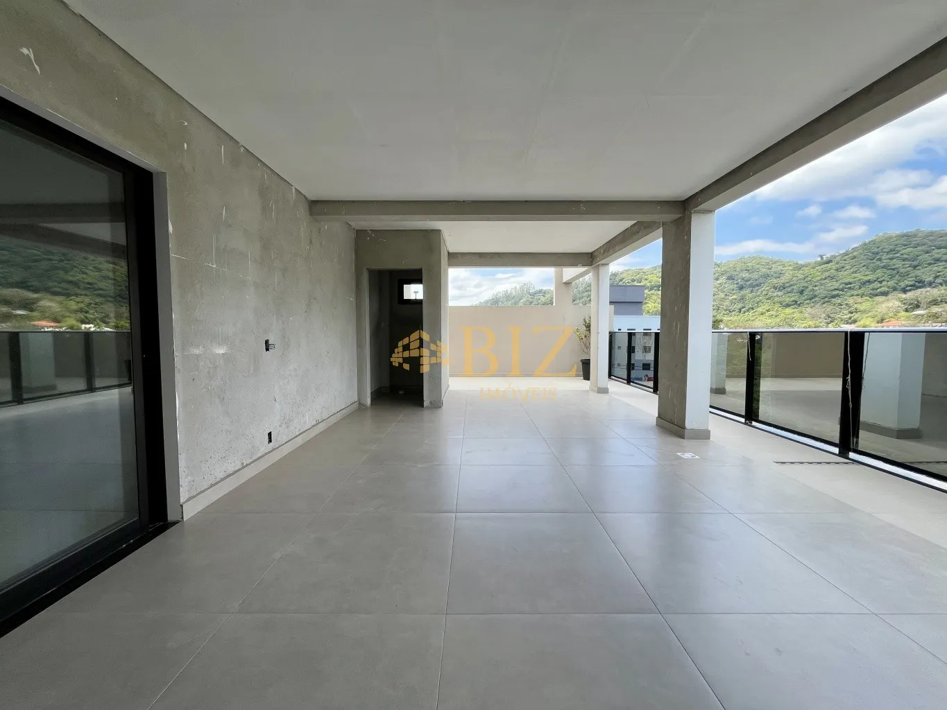 Belíssimo apartamento com 3 suítes, sendo 1 delas master com closet, área privativa de 212m, espaço garden e 2 vagas de garagem. - foto 1