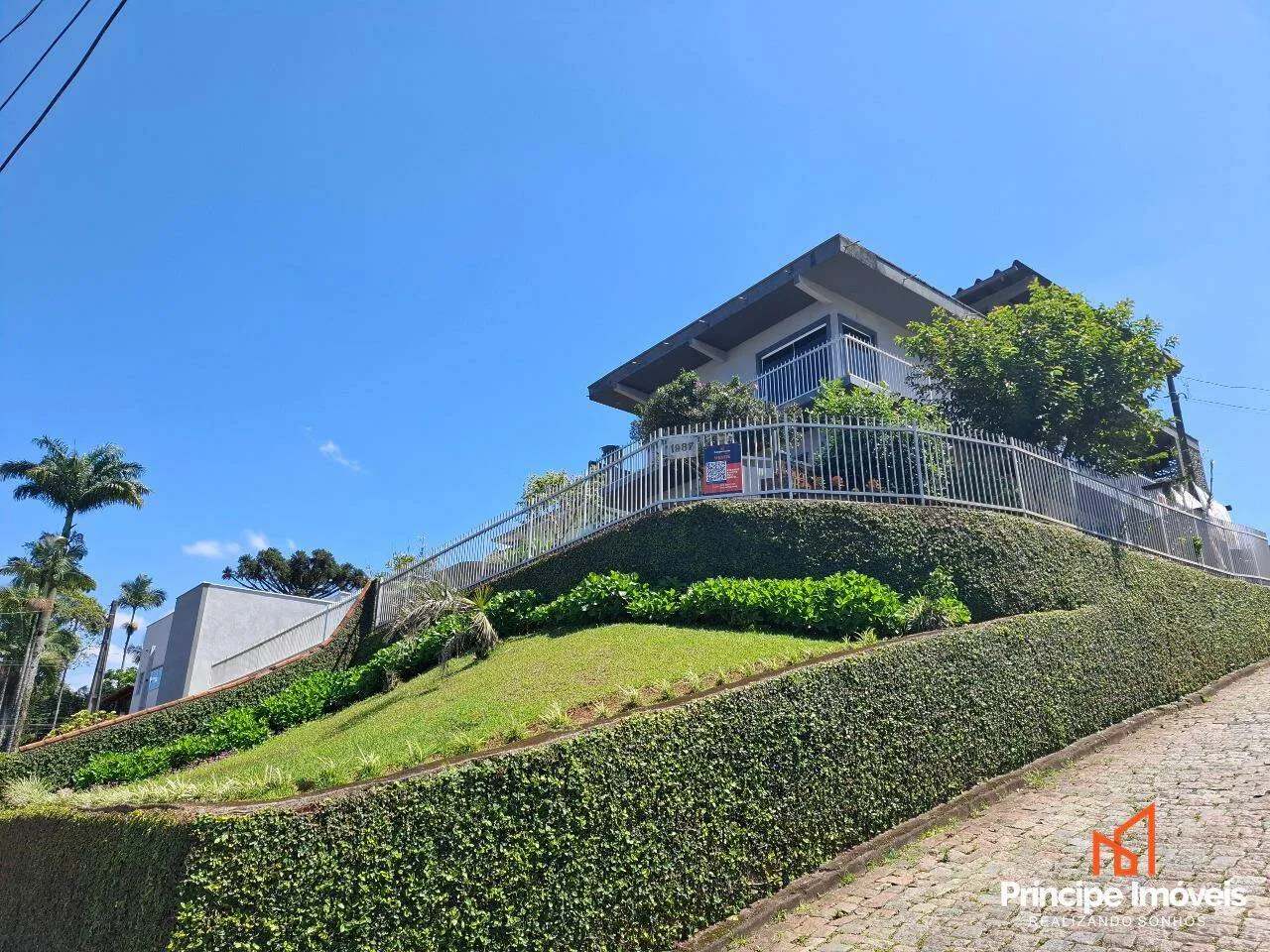 Casa à venda com 5 quartos e 1 suíte, 2 vagas, 250m² no Boa Vista, Joinville - foto 1