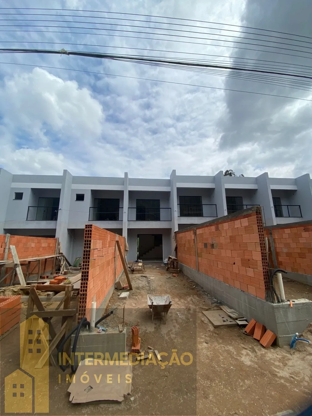 SOBRADOS NOVOS EM FASE FINAL DE CONSTRUÇÃO NO BAIRRO TRIBESS — foto 5