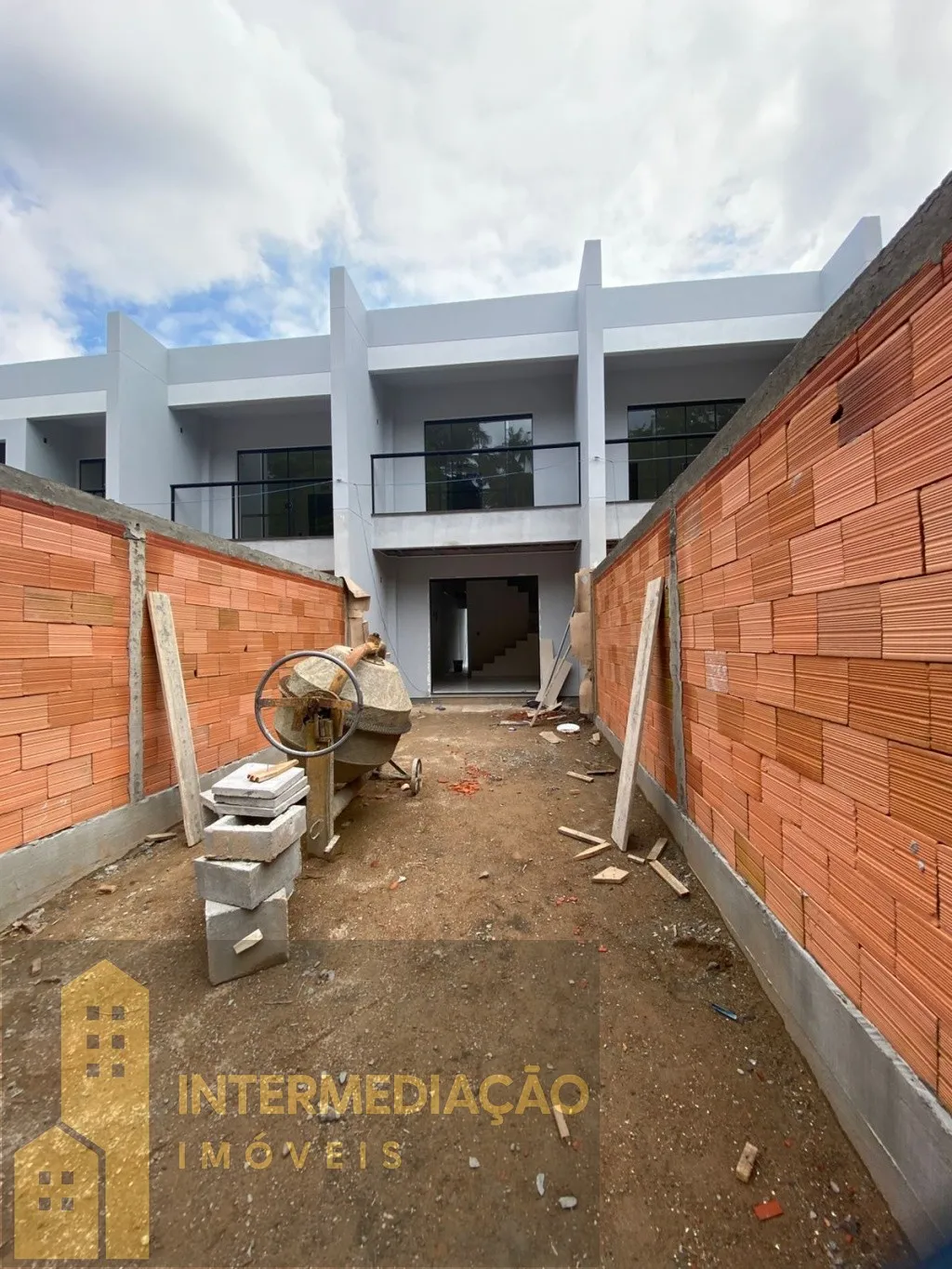 SOBRADOS NOVOS EM FASE FINAL DE CONSTRUÇÃO NO BAIRRO TRIBESS — foto 6