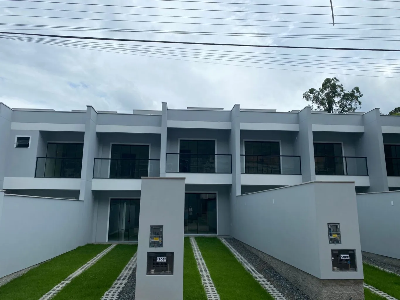 SOBRADOS NOVOS EM FASE FINAL DE CONSTRUÇÃO NO BAIRRO TRIBESS - foto 1