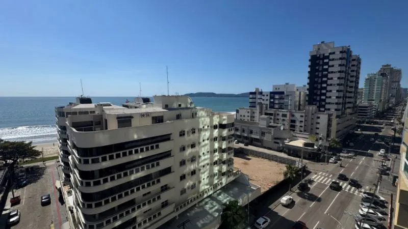 APARTAMENTO COM TRÊS DORMITÓRIOS, VISTA MAR, SEMIMOBILIADO E UMA VAGA DE GARAGEM - ITAPEMA/ MEIA PRAIA - foto 1