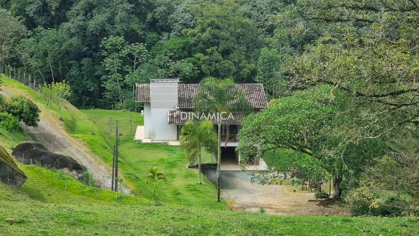 Excelente Sítio em Rio dos Cedros com amplo espaço , lagoa. pomar, horta, linda casa com 341 m2 — foto 2