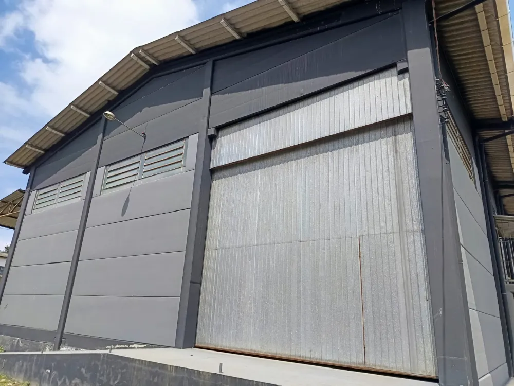 LOCAÇÃO GALPÃO 700m2 COM AMPLO PÁTIO — foto 2