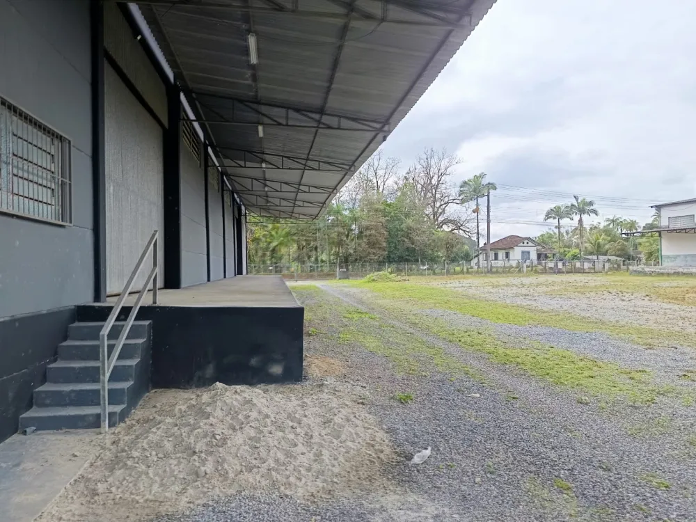 LOCAÇÃO GALPÃO 700m2 COM AMPLO PÁTIO — foto 3