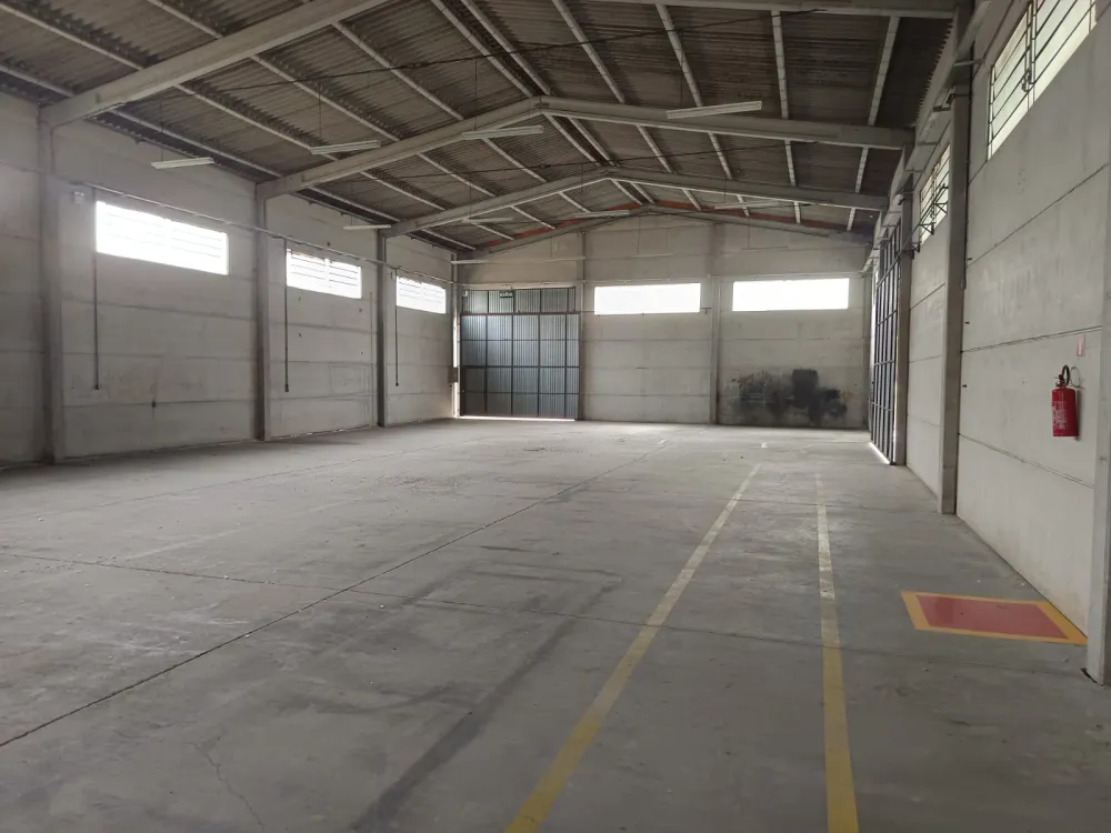 LOCAÇÃO GALPÃO 700m2 COM AMPLO PÁTIO — foto 5