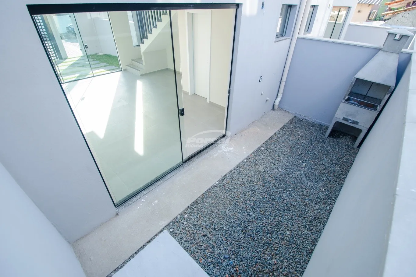 Santa Mônica Residence - Apenas 4 sobrados exclusivos na Praia da Armação do Itapocorói, alto padrão, 2 suítes, área gourmet, 2 vagas de garagem. Localização privilegiada a 1.600m da praia e 1.400m do Beto Carrero. — foto 4