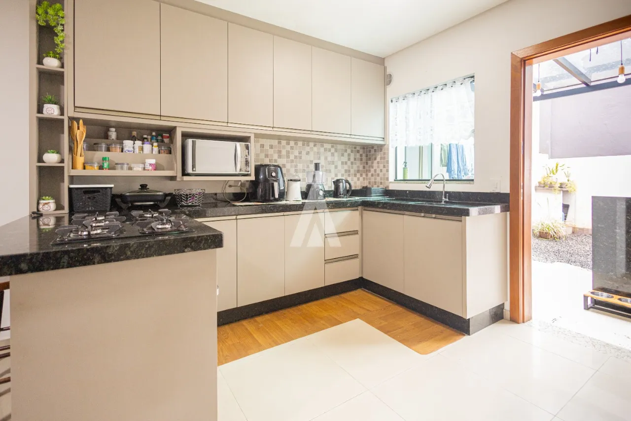 Sobrado Geminado com 1 suíte e 2 quartos à venda no bairro Saguaçu por R$640.000,00. — foto 4