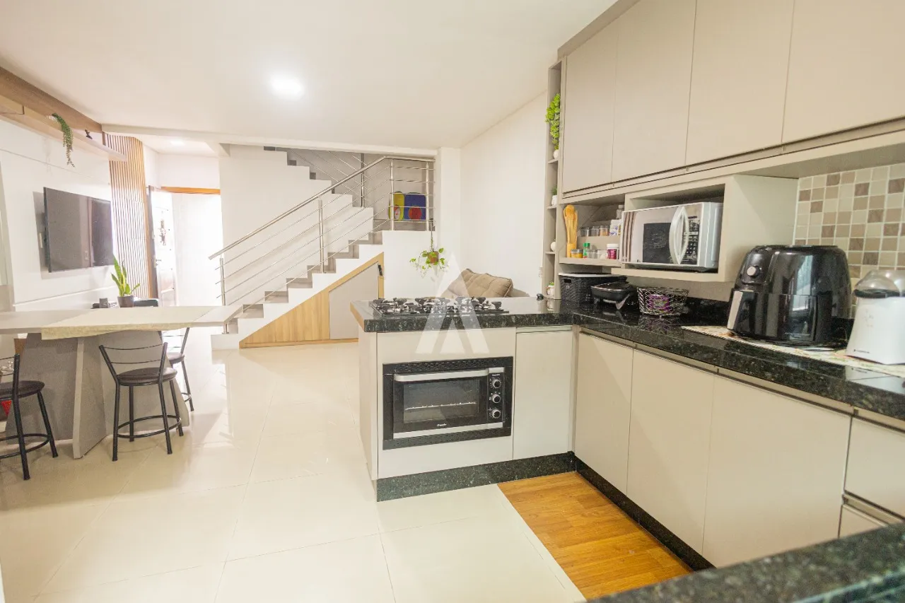 Sobrado Geminado com 1 suíte e 2 quartos à venda no bairro Saguaçu por R$640.000,00. — foto 5