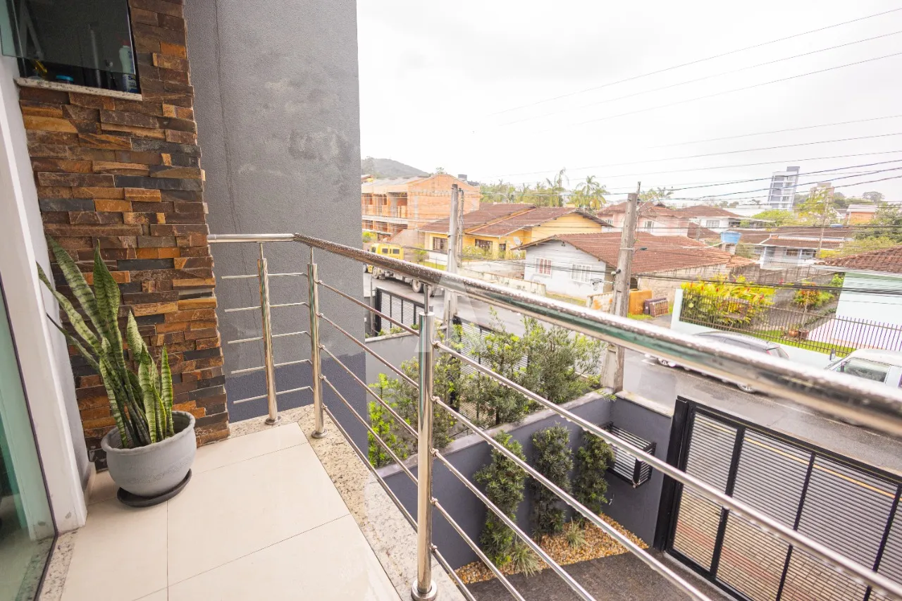 Sobrado Geminado com 1 suíte e 2 quartos à venda no bairro Saguaçu por R$640.000,00. — foto 7