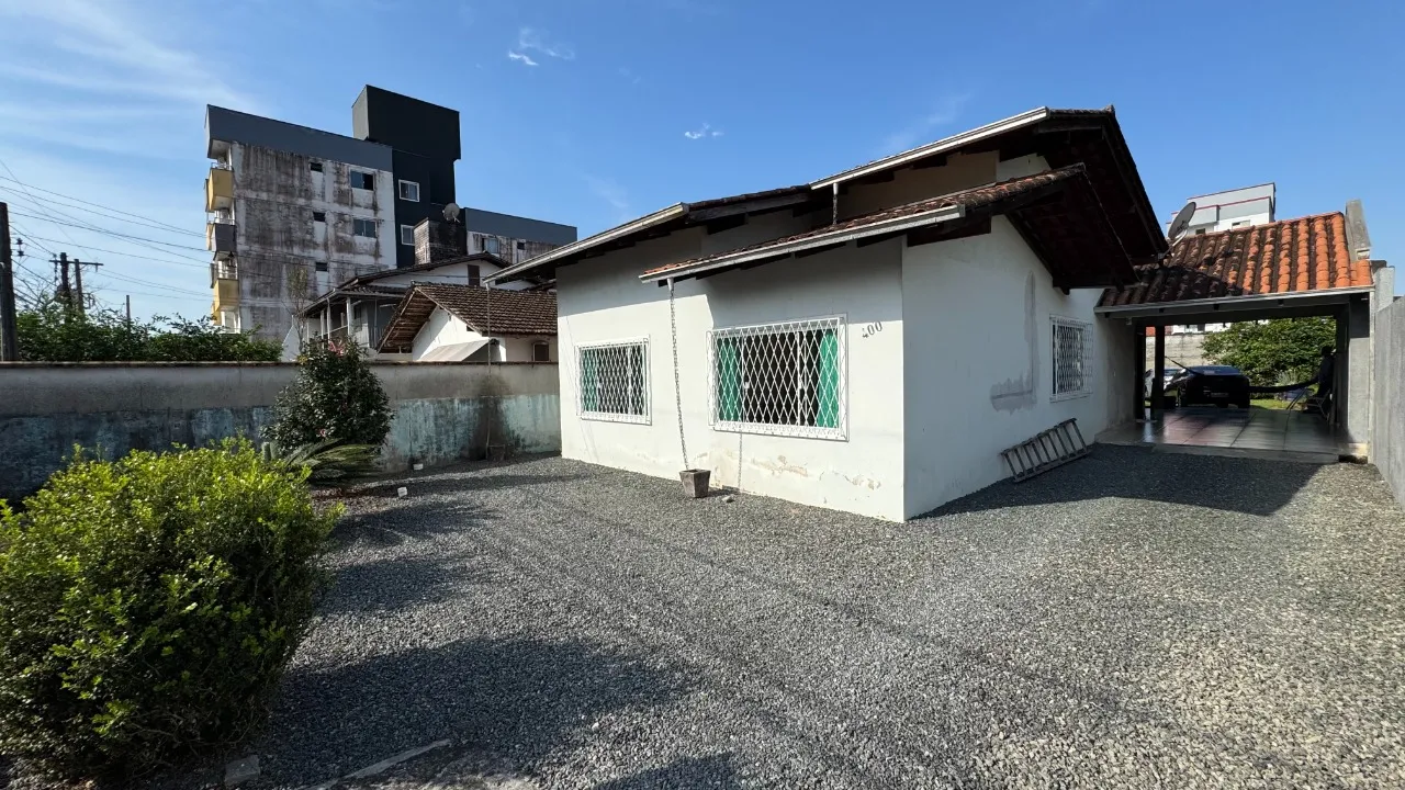 Casa com 1 suíte e 2 quartos à venda no bairro Costa e Silva em Joinville-SC por R$750.000,00. - foto 1