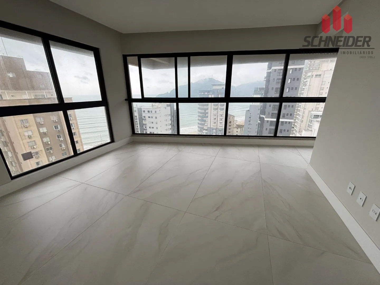 Apartamento com 4 dormitórios à venda no bairro Centro em Balneário Camboriú/SC — foto 4