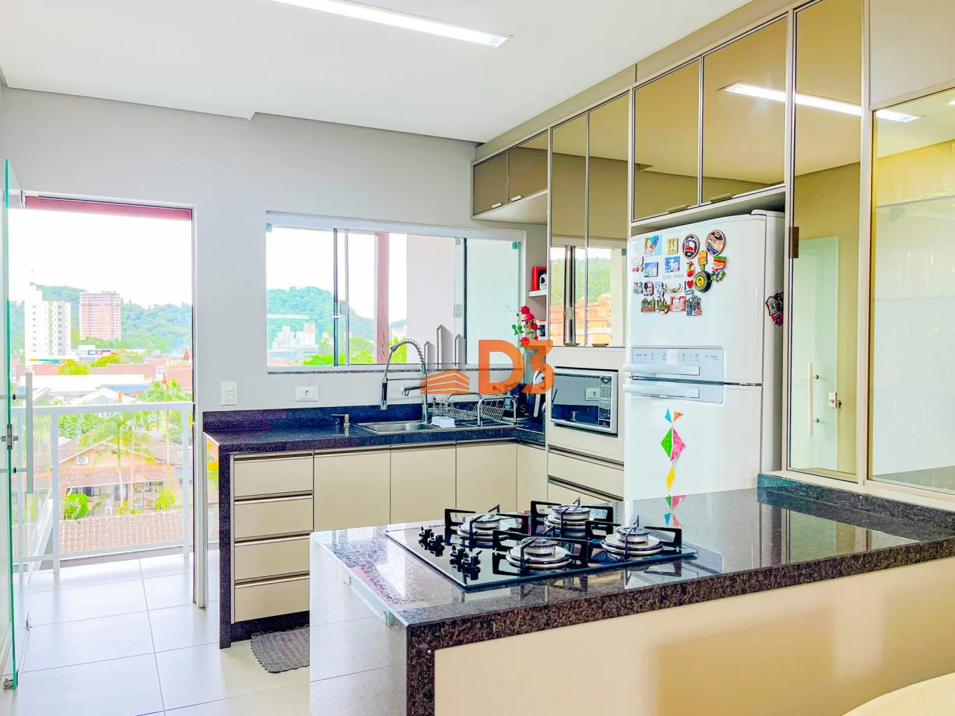 Sobrado de 03 quartos próximo à mercados e escolas — foto 5