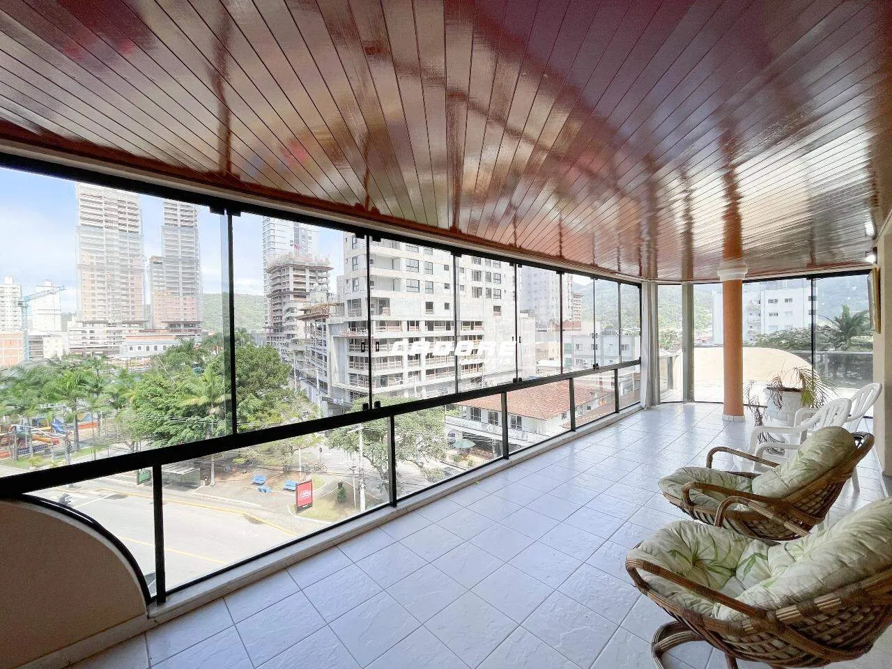 Apartamento amplo com 5 dormitórios no Centro de Itapema - 314,51 m úteis, 2 vagas - foto 1