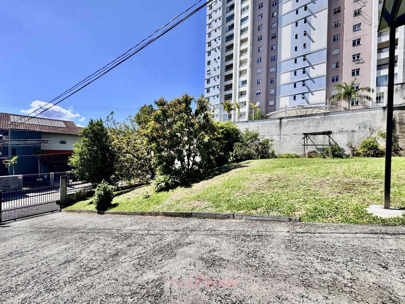 Casa 3 dormitórios, terreno com 429,43 m, transversal da Rua Frei Estanislau Schaette, no Bairro Água Verde - Blumenau-SC — foto 3