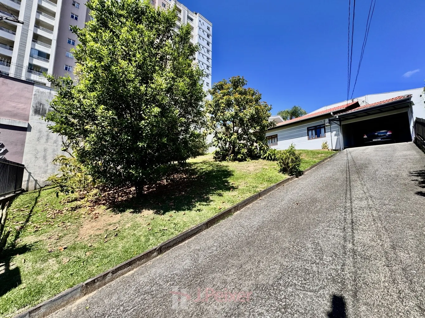 Casa 3 dormitórios, terreno com 429,43 m, transversal da Rua Frei Estanislau Schaette, no Bairro Água Verde - Blumenau-SC — foto 5