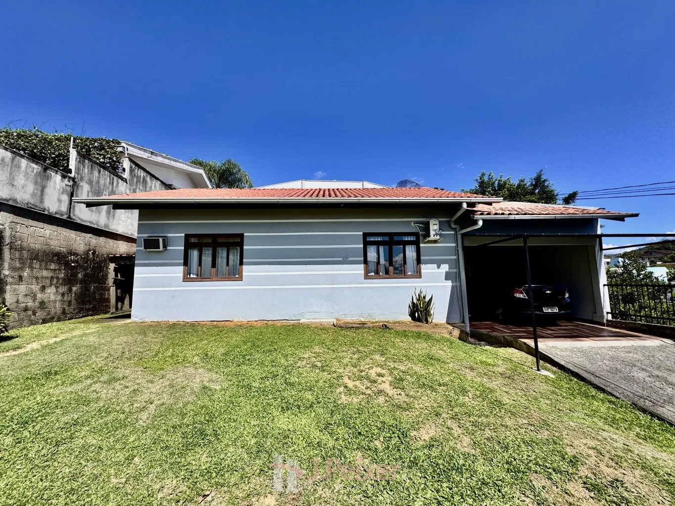 Casa 3 dormitórios, terreno com 429,43 m, transversal da Rua Frei Estanislau Schaette, no Bairro Água Verde - Blumenau-SC — foto 7