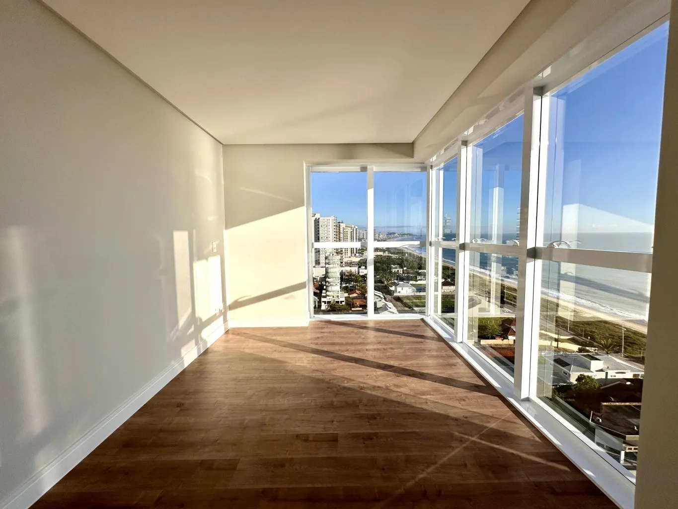 Apartamento Frente MAR, de alto padrão com vista permanente para o mar, 03 suítes, duas vagas e completa área de lazer. Palm Springs Tower (opção22284) — foto 3