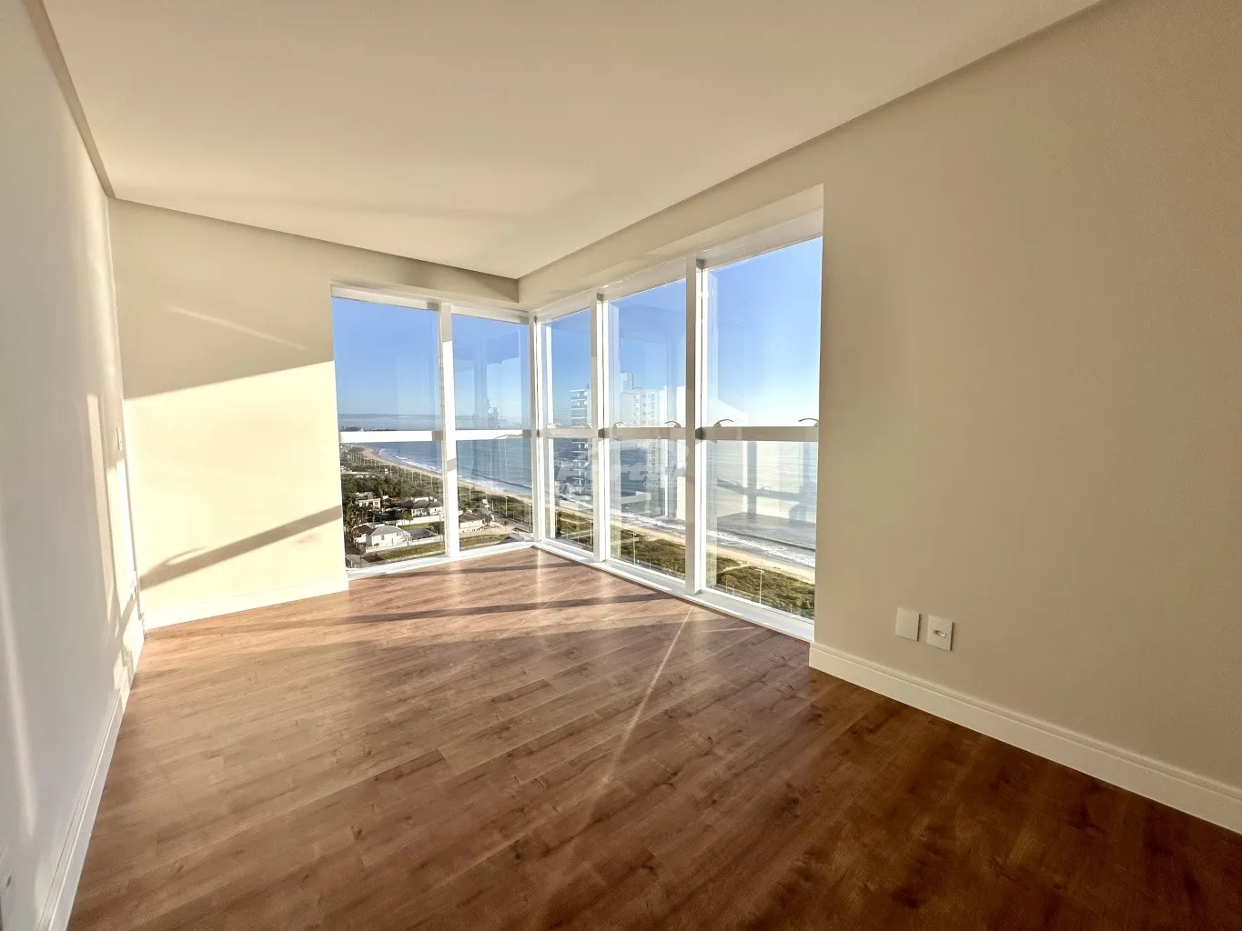 Apartamento Frente MAR, de alto padrão com vista permanente para o mar, 03 suítes, duas vagas e completa área de lazer. Palm Springs Tower (opção22284) — foto 4