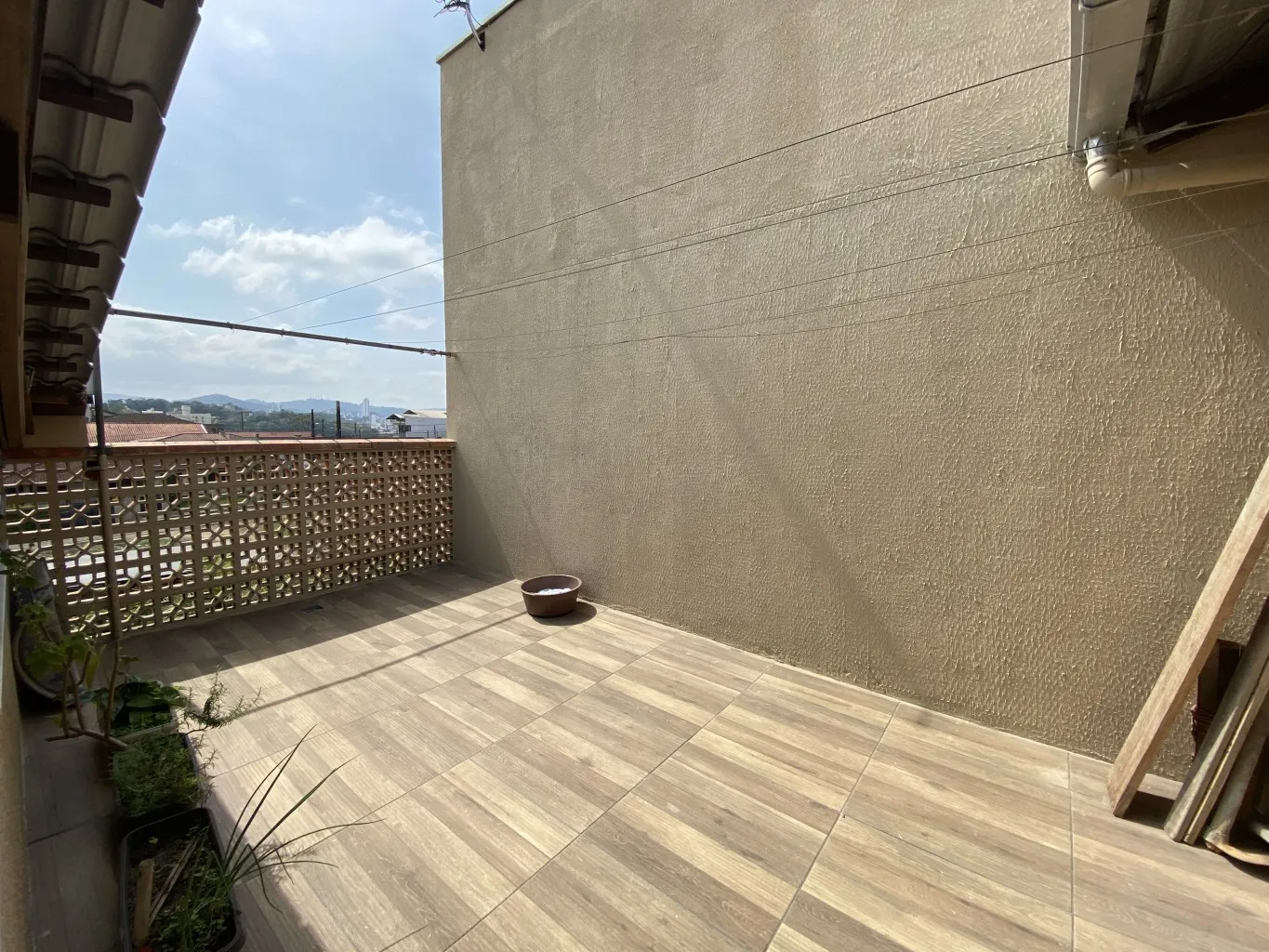 Casa disponível para venda com 3 quartos sendo 1 suíte e 2 vagas no bairro Água Verde em Blumenau! — foto 4