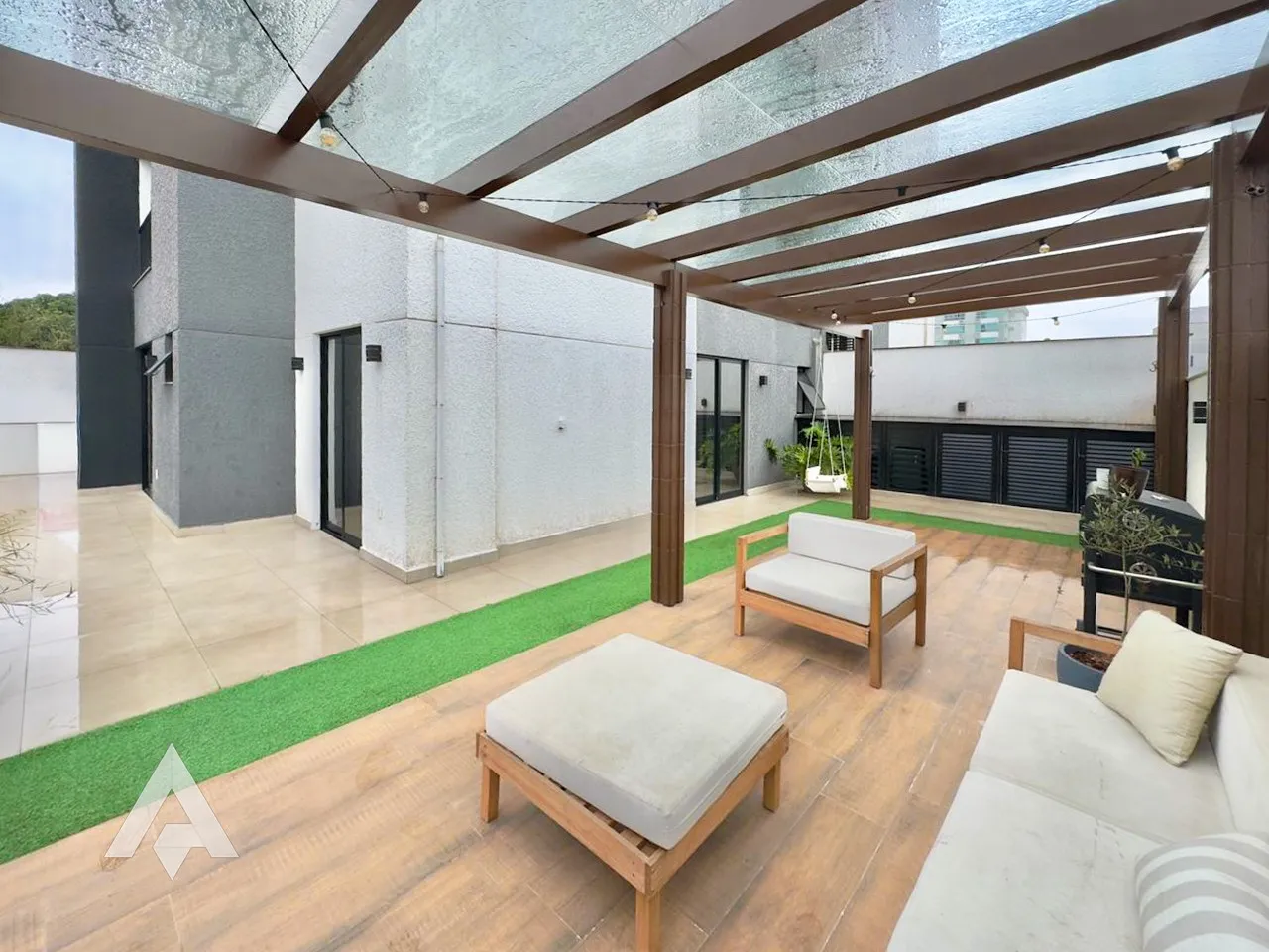 Excelente apartamento mobiliado com 2 suítes e terraço à venda no bairro Itoupava Seca! - foto 1