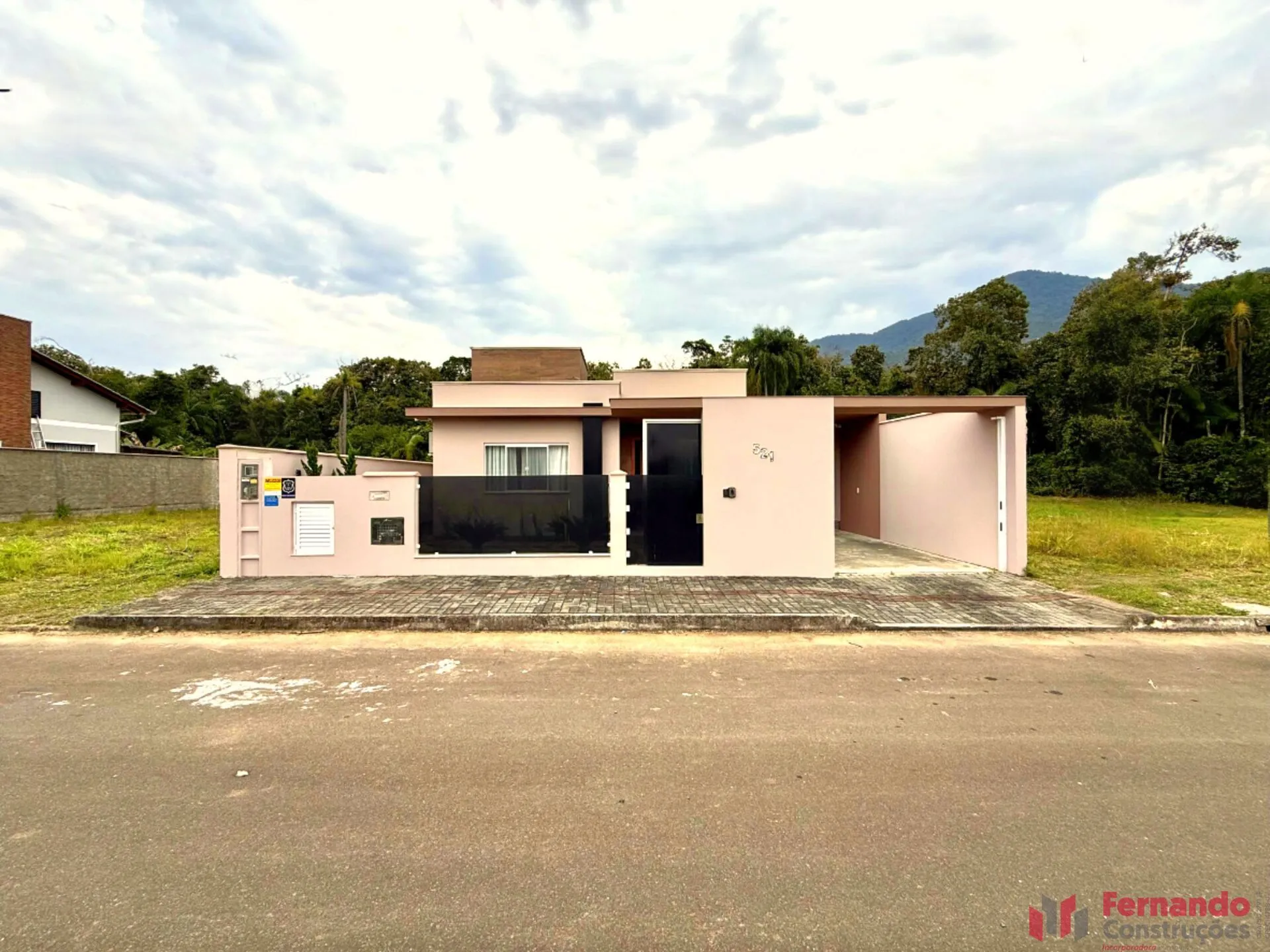 Casa à venda semimobiliada localizada em um local tranquilo, no bairro Warnow, próximo da região central de Indaial-SC - foto 1