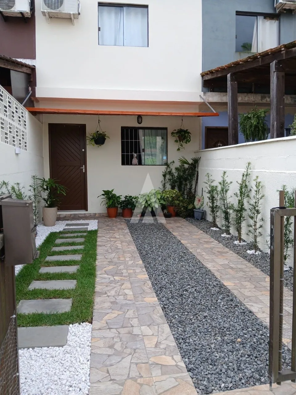 Sobrado Geminado no Vila Nova com 2 Quartos e Semi Mobiliado por R$ 385.000,00 - foto 1