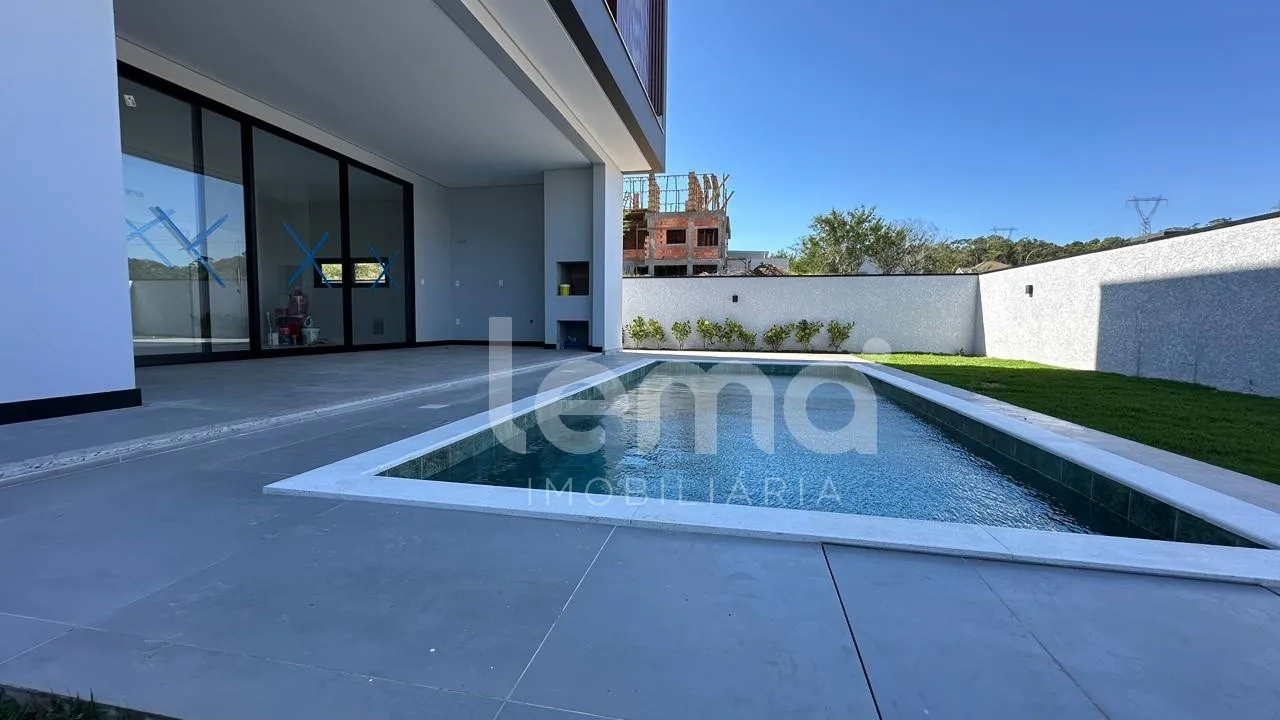Casa de alto padrão em condomínio fechado, no bairro Ponta Aguda em Blumenau. — foto 4